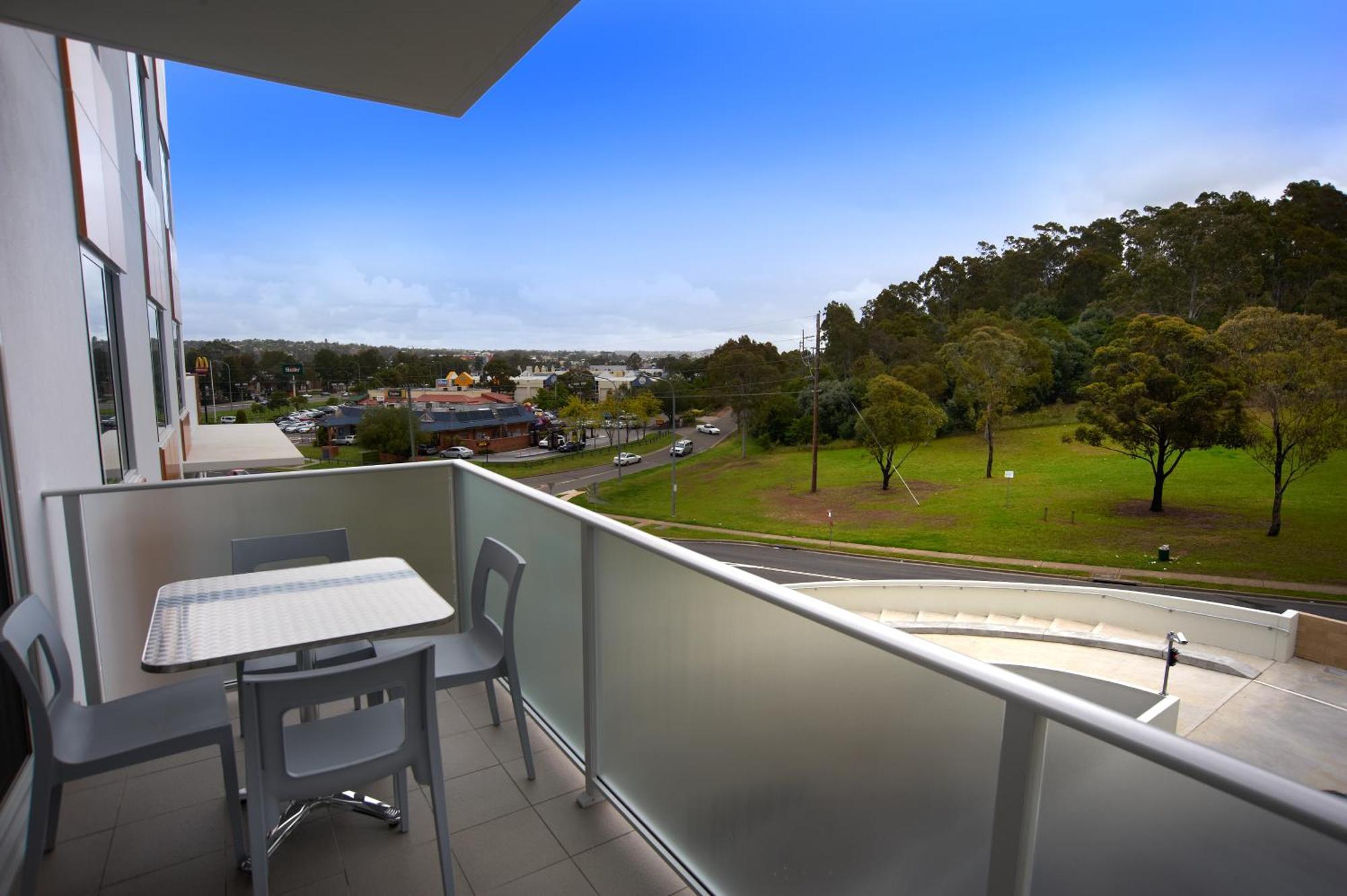 Quest Campbelltown Aparthotel Exterior foto