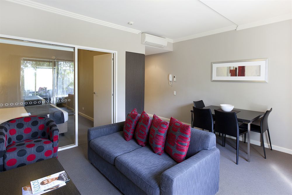 Quest Campbelltown Aparthotel Exterior foto