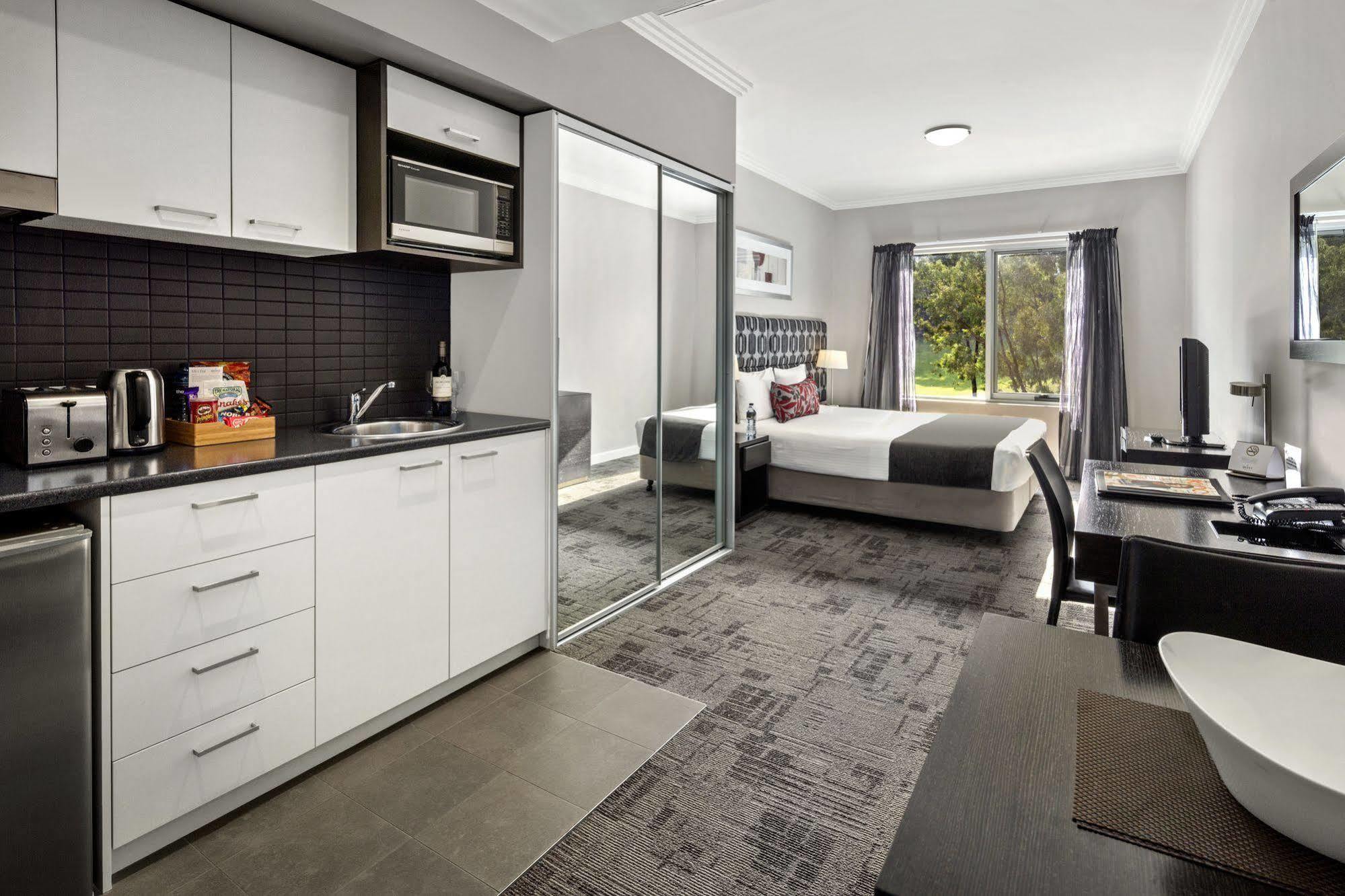 Quest Campbelltown Aparthotel Exterior foto
